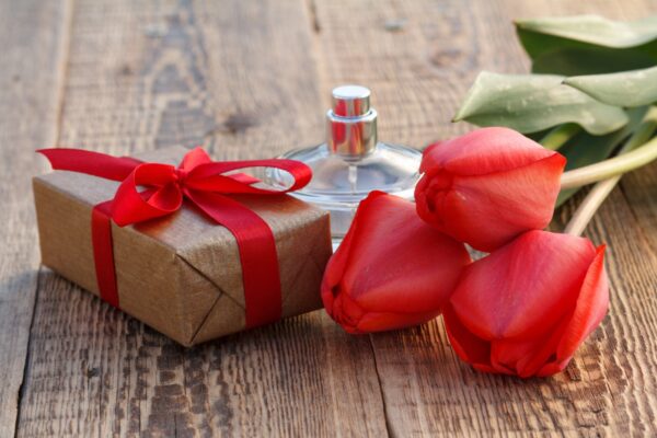 Parfumuri cadou de Valentine’s Day pentru bărbați: arome intense și atractive