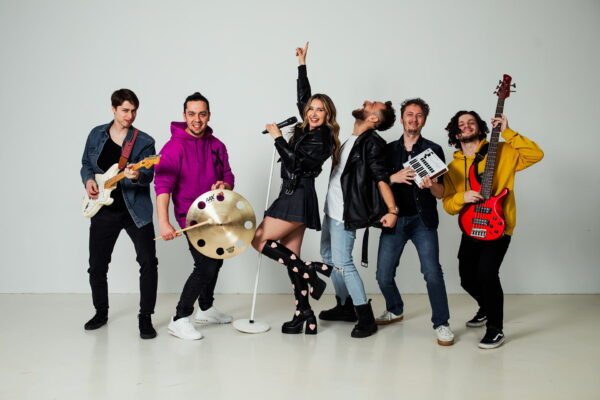 Nicoleta Oancea & Band, o formație de nuntă cu energie de concert